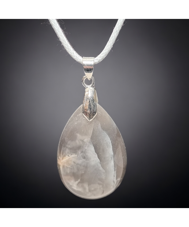 Pendentif Pierre de lune noire sur cordon