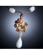 Collier Howlite & Fleur Email sur laiton