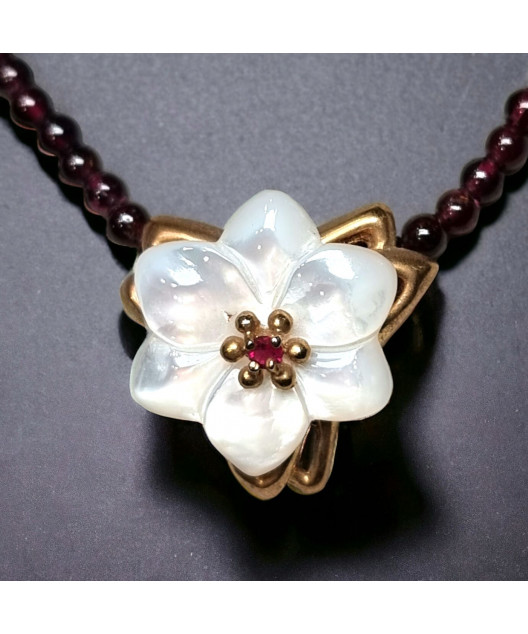Collier Grenat & Nacre Fleur