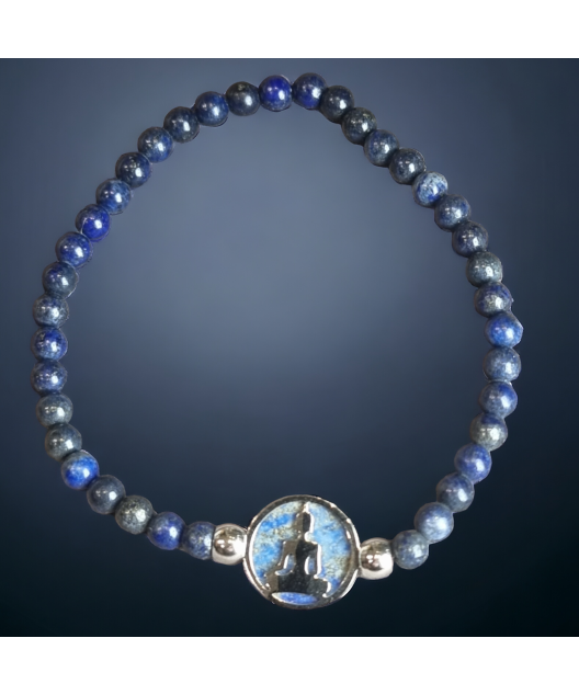 Ce bracelet de lapis-lazuli en pierres est une création de Meirea.
