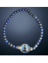 Ce bracelet de lapis-lazuli en pierres est une création de Meirea.
