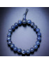 Ce bracelet de lapis-lazuli en pierres est une création de Meirea.