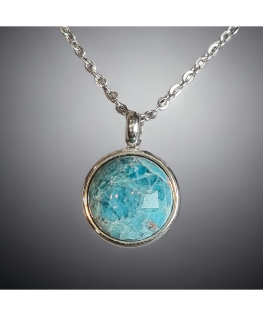 Pendentif Apatite bleue cabochon avec chaîne