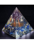 Pyramide Orgonite de protection Lapis-lazuli et Améthyste pm