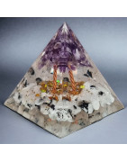 Pyramide Orgonite de protection Quartz rutile tourmaline &  Améthyste pm