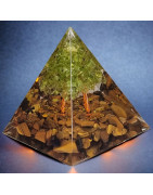 Pyramide Orgonite de protection Œil de tigre & Péridot pm