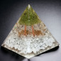 Pyramide Orgonite de protection Howlite & Péridot GM