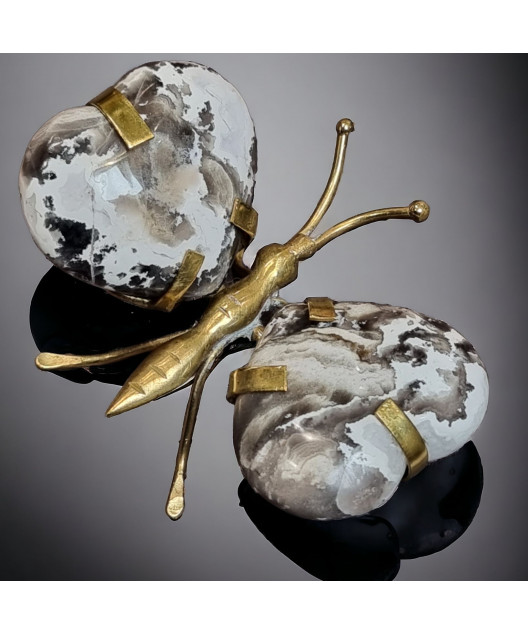Papillon Bois fossilisé cœur corps laiton
