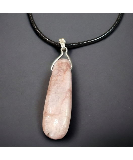 Pendentif Kunzite sur cordon simili cuir