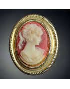 Broche style camée résine sur métal plaqué