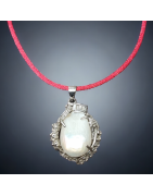 Pendentif Perle Mabé & Zirconium sur cordon réglable