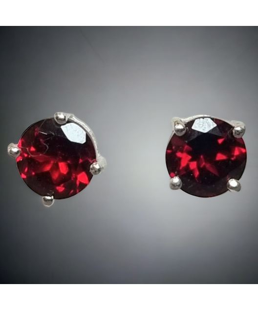 Boucles Grenat A+ facetté et griffé Argent 925