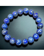 Ce bracelet de lapis-lazuli en pierres est une création de Meirea.