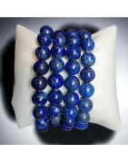 Ce bracelet de lapis-lazuli en pierres est une création de Meirea.