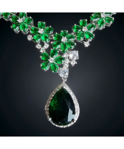 Collier Emeraude de synthèse & Zirconium