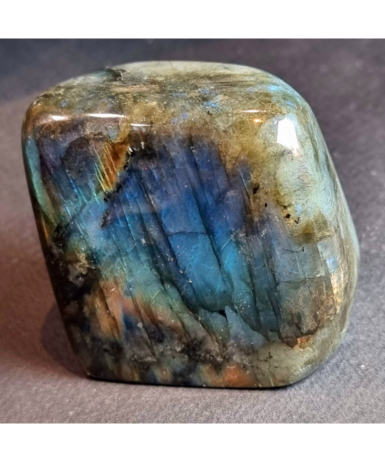 Pierre sculptée Labradorite