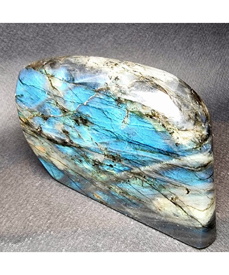 Pierre sculptée Labradorite