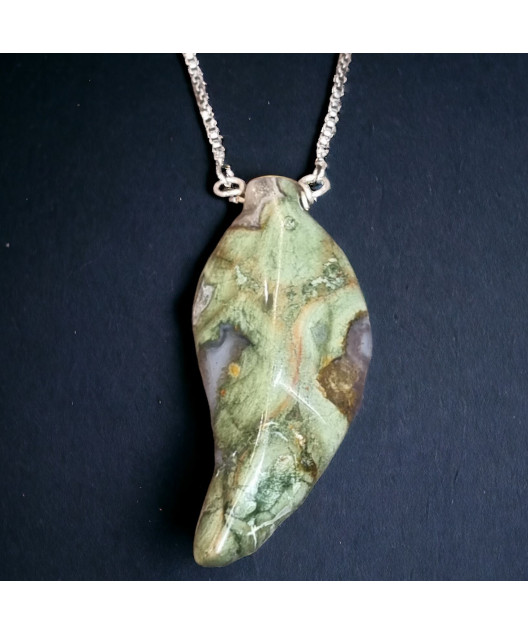 Pendentif Rhyolite sur chaîne