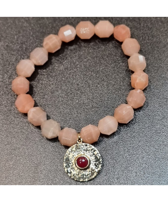 Bracelet Pierre de lune rose facettée & Rubis sur disque plaqué or