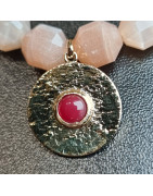 Bracelet Pierre de lune rose facettée & Rubis sur disque plaqué or
