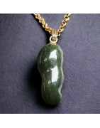 Pendentif Jade avec chaîne dorée