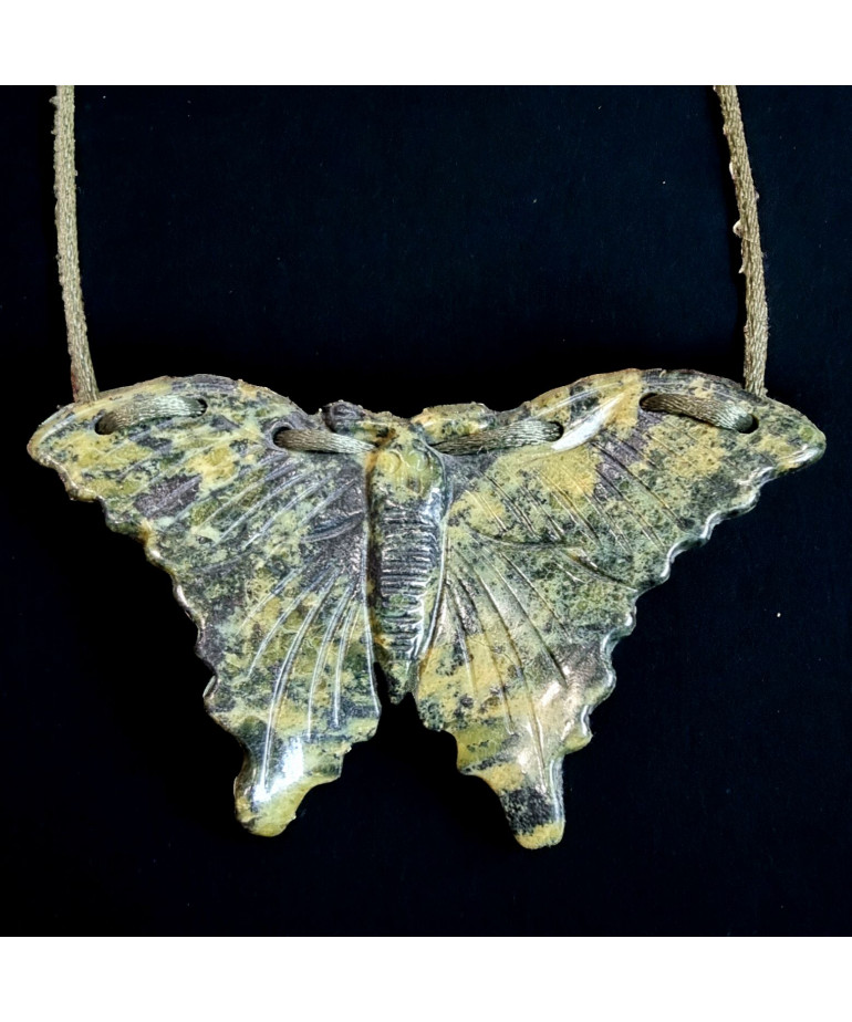 Pendentif Jade papillon sur cordon
