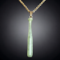 Pendentif Jade "batte" sur chaîne dorée