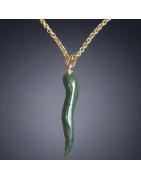 Pendentif Jade "piment" sur chaîne dorée