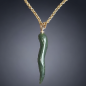 Pendentif Jade "piment" sur chaîne dorée