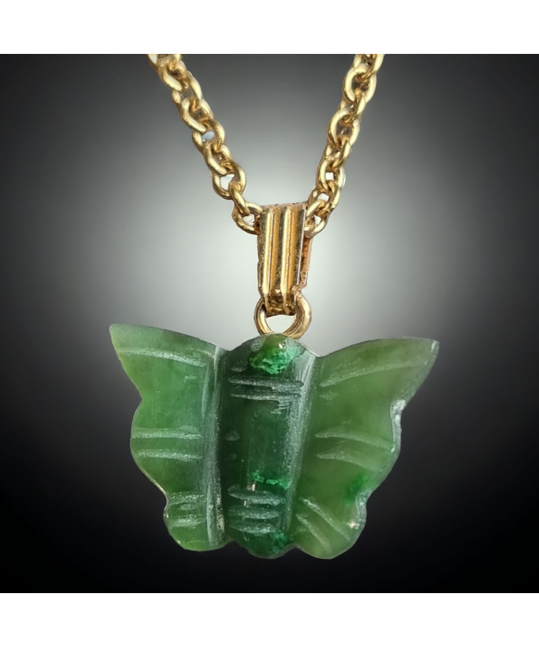 Pendentif Jade "papillon" sur chaîne dorée