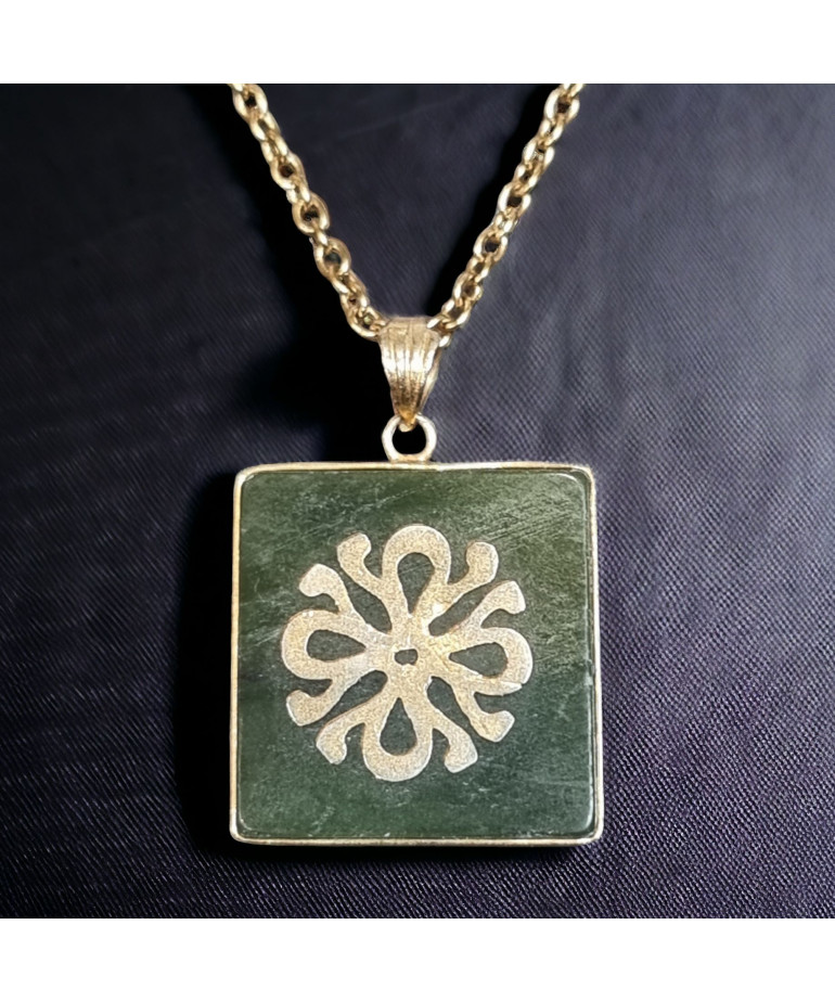 Pendentif Jade "Talisman chinois bonheur" sur chaîne dorée