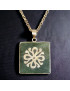 Pendentif Jade "Talisman chinois bonheur" sur chaîne dorée