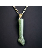 Pendentif Jade main de "figa" sur chaîne dorée