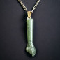 Pendentif Jade main de "figa" sur chaîne dorée