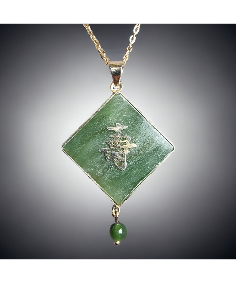 Pendentif Jade "signe chinois" sur chaîne dorée