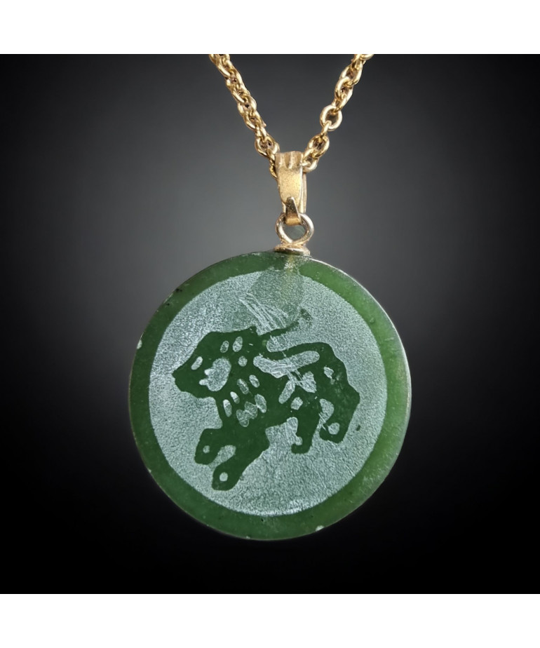 Pendentif Jade "Capricorne" sur chaîne dorée