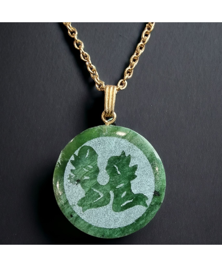 Pendentif Jade "Verseau" sur chaîne dorée