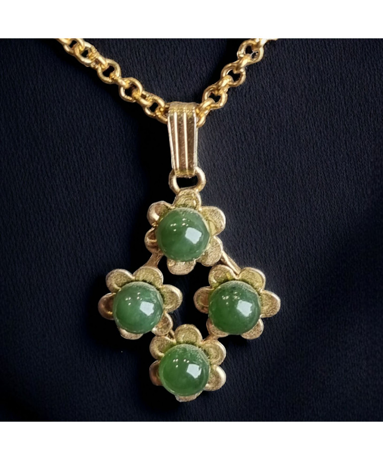 Pendentif Jade sur chaîne dorée