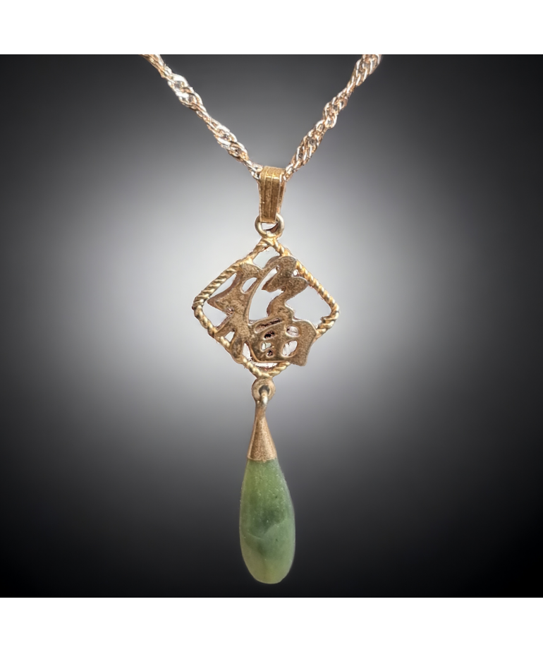 Pendentif Jade "goutte" sur chaîne dorée