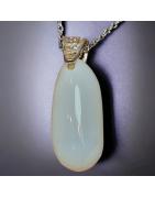 Pendentif Opale blanche avec chaîne