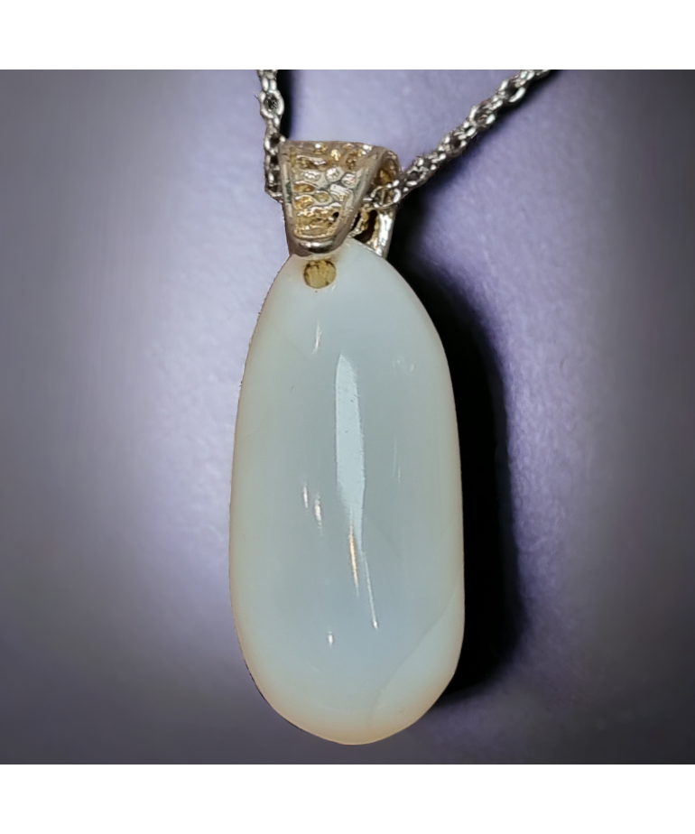 Pendentif Opale blanche avec chaîne