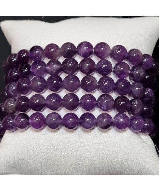 Ce bracelet d’améthyste en pierres rondes est une création de Meirea.