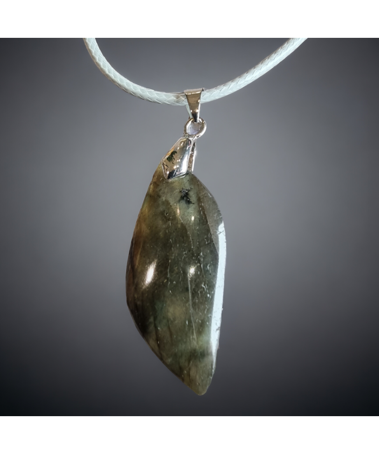 Pendentif Labradorite sur cordon