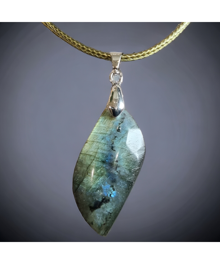 Pendentif Labradorite sur cordon