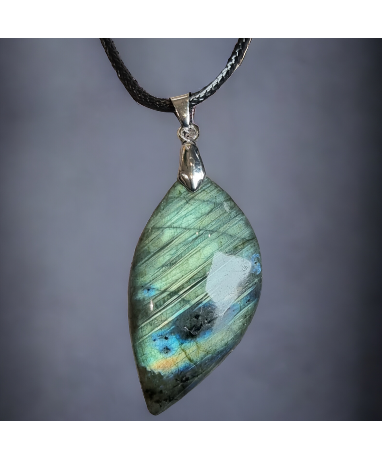 Pendentif Labradorite sur cordon