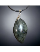 Pendentif Labradorite sur cordon