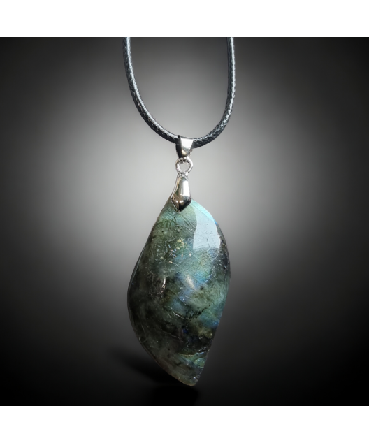 Pendentif Labradorite sur cordon