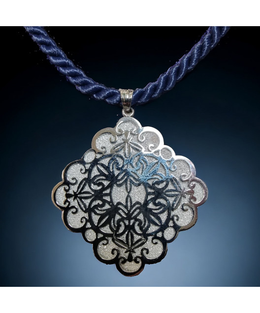 Pendentif Mandala acier inox sur cordon