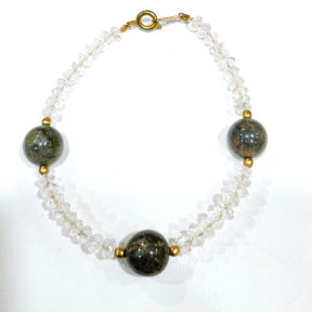 Bracelet Cristal de Roche Facetté 4mm et 3 Pierres de Lune Grise 10mm avec Fermoir Doré (19 cm)