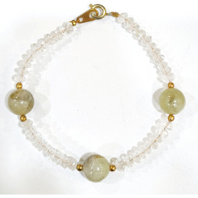 Bracelet Cristal de Roche Facetté 4mm et 3 Pierres Jade 10mm avec Fermoir Doré (19 cm)